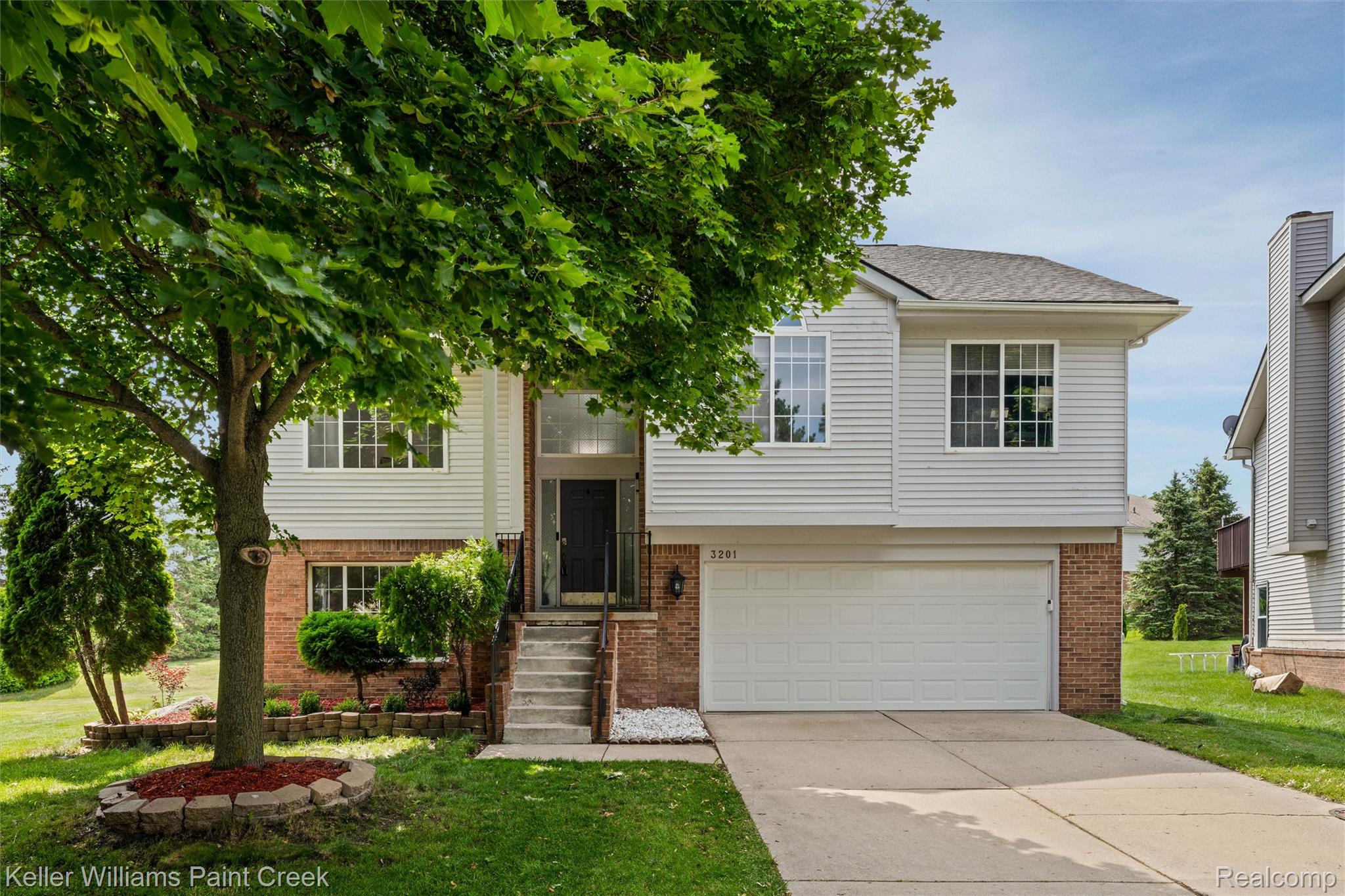 3201 Lynhurst Court Rochester, MI 48306 - Photo 2 of 49 04-3201 Lynhurst Ct 0026.jpg