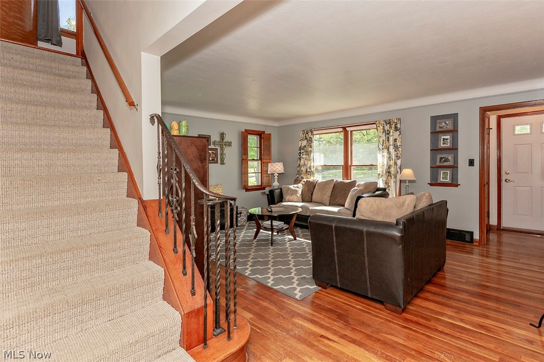 1652 Brainard Road Lyndhurst, OH 44124 - Photo 8 of 35