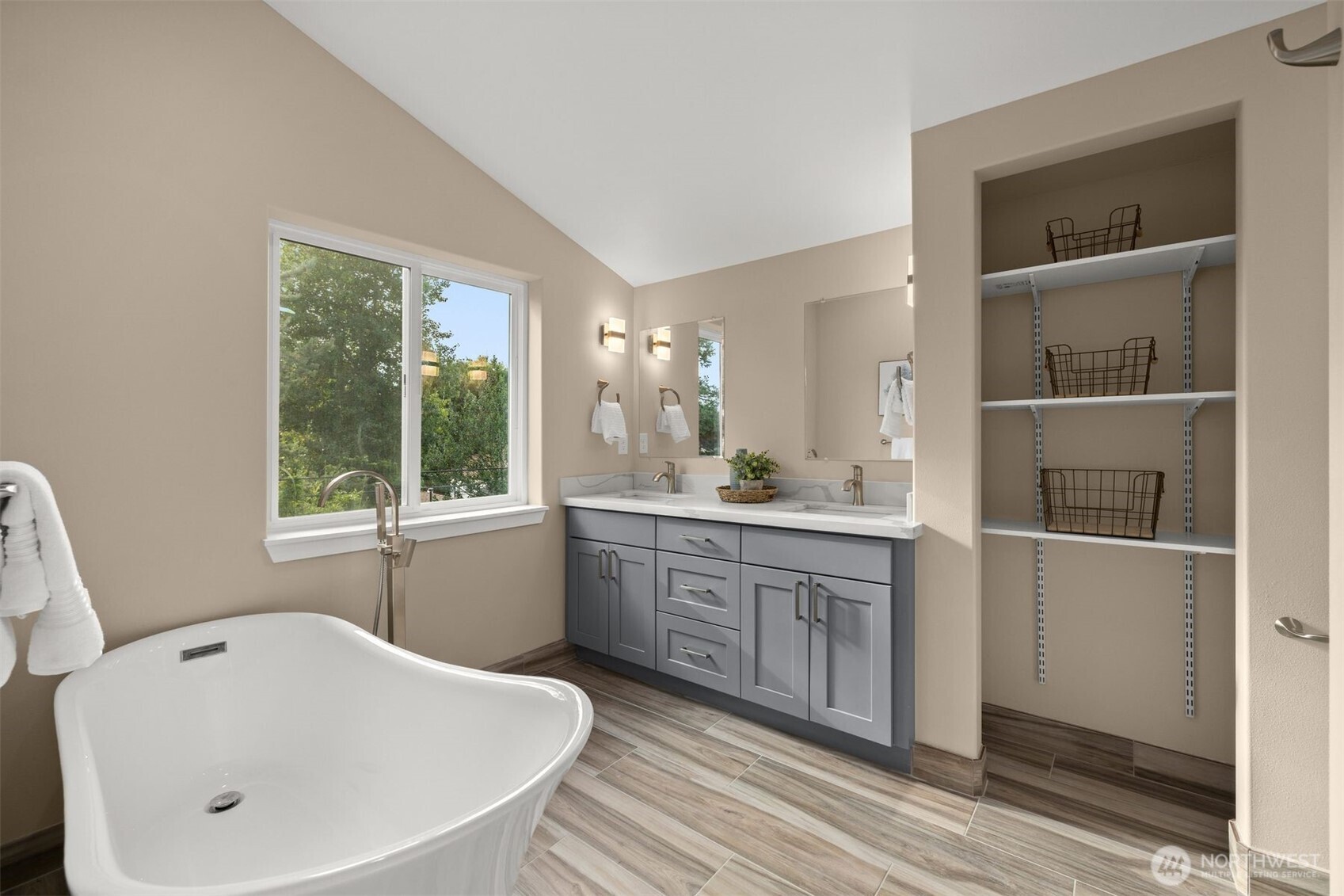 6419 Ellis Avenue South Seattle, WA 98108 - Photo 25 of 28 a bathroom with a bathtub sink and mirror