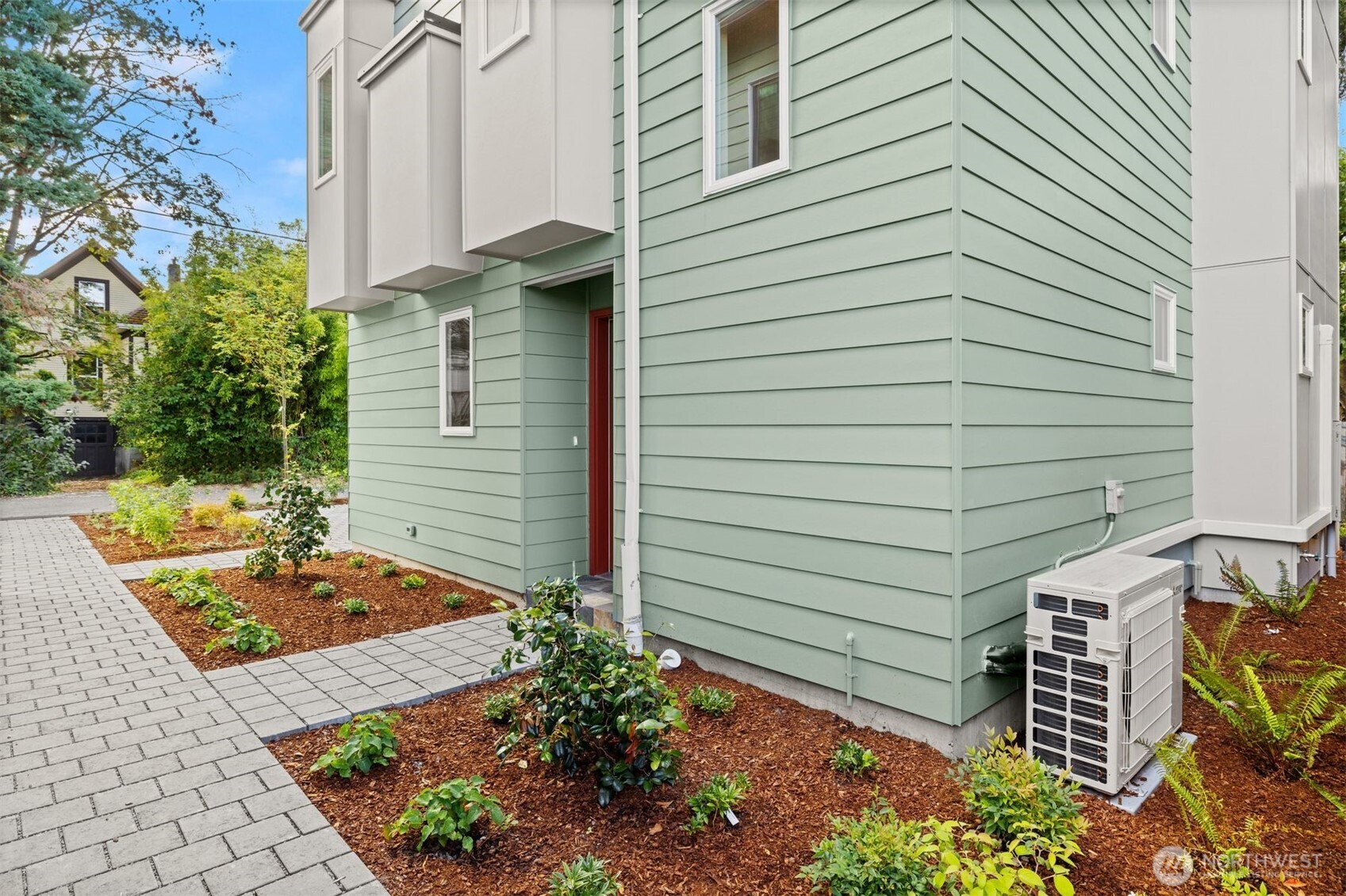 6419 Ellis Avenue South Seattle, WA 98108 - Photo 3 of 28