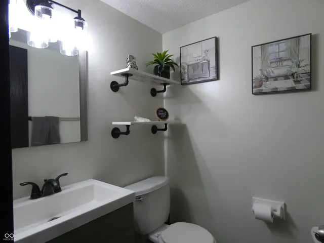 $329,900 | 6714 Colleens Way, Indianapolis, IN 46221