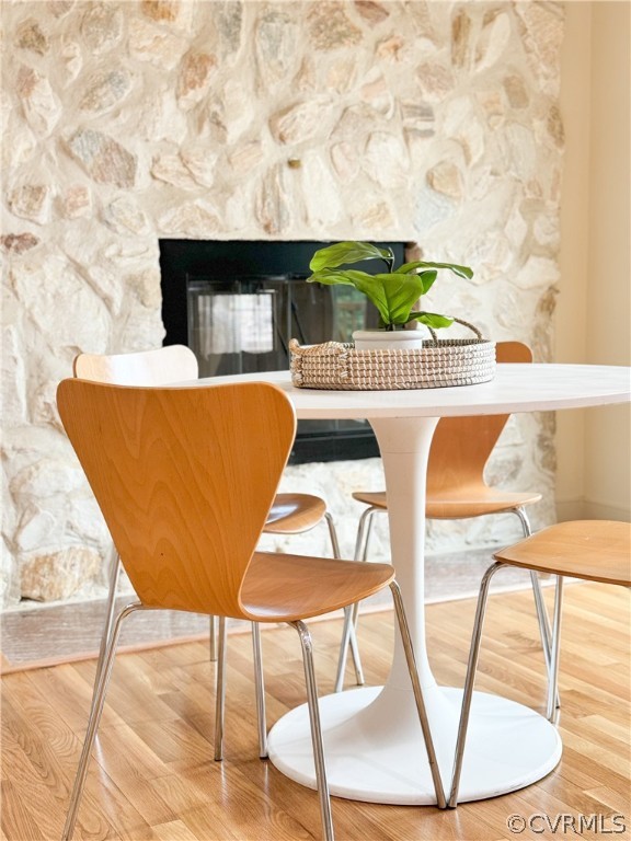 10497 Georgetown Road Mechanicsville, VA 23116 - Photo 15 of 50 a view of a swimming pool with a lounge chairs