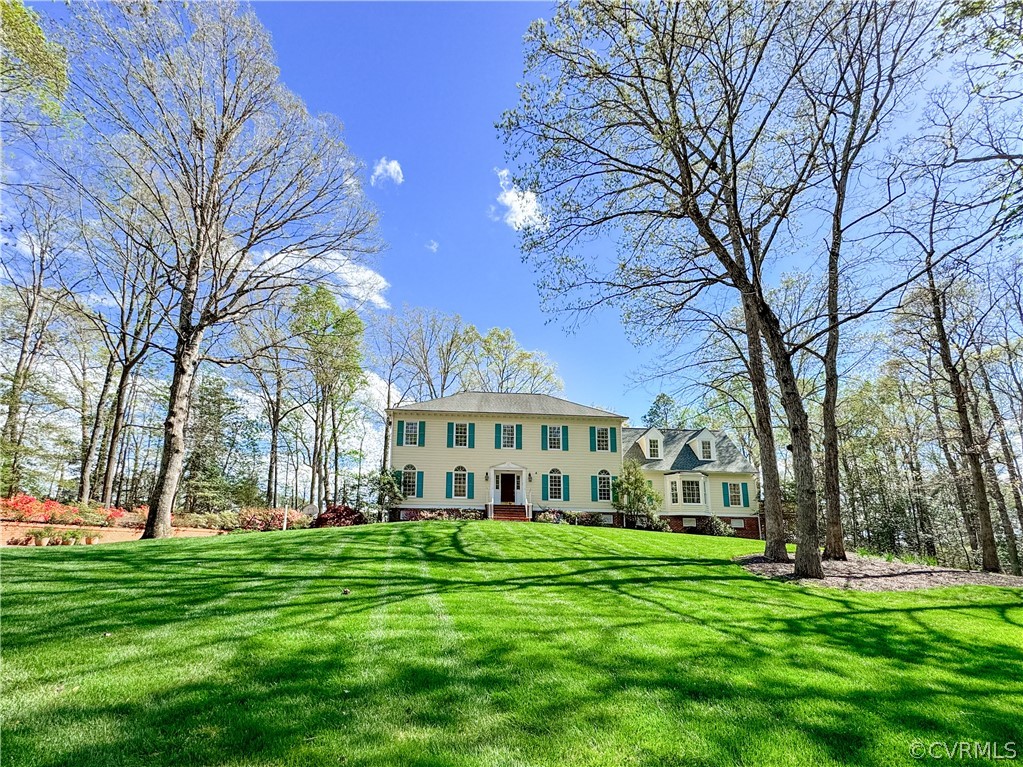 10497 Georgetown Road Mechanicsville, VA 23116 - Photo 2 of 50 a front view of a building with a garden