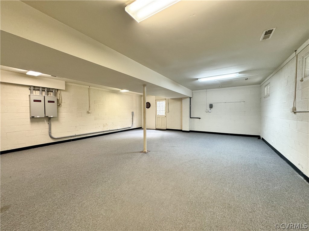 10497 Georgetown Road Mechanicsville, VA 23116 - Photo 40 of 50 a view of a livingroom with an empty space