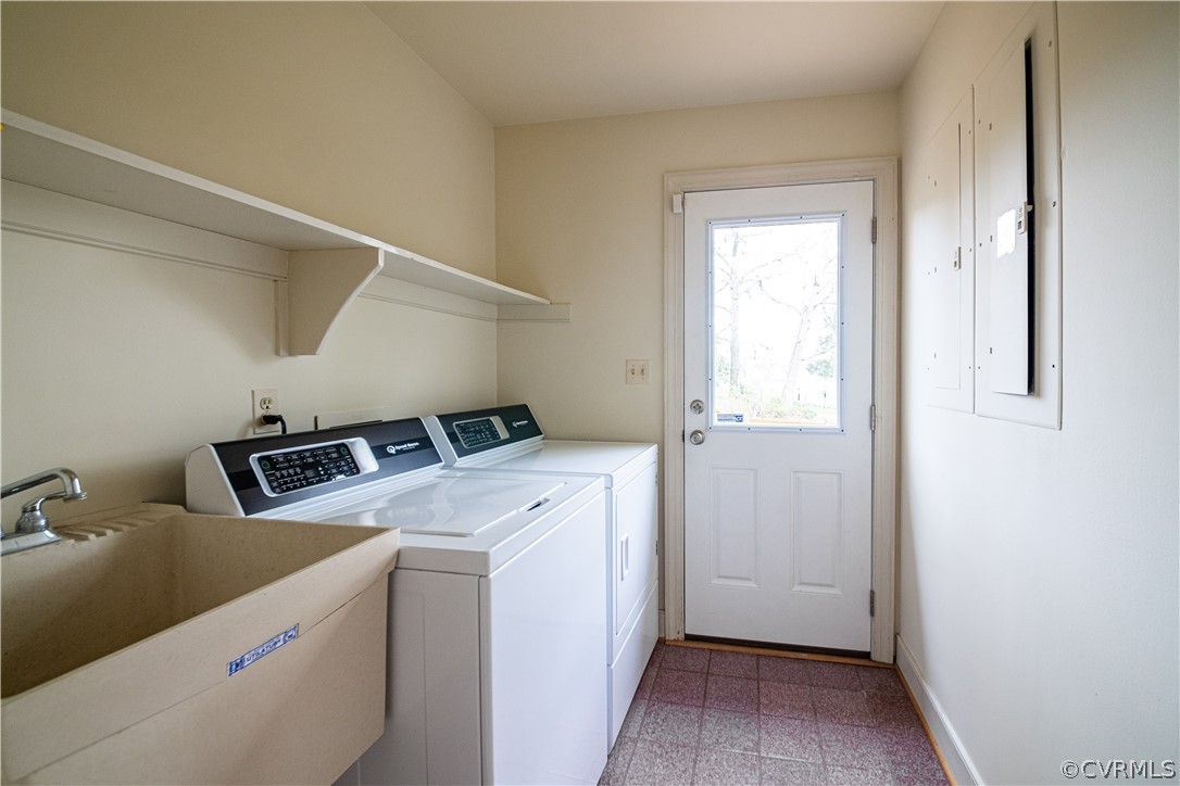 10497 Georgetown Road Mechanicsville, VA 23116 - Photo 41 of 50 a utility room with dryer and washer