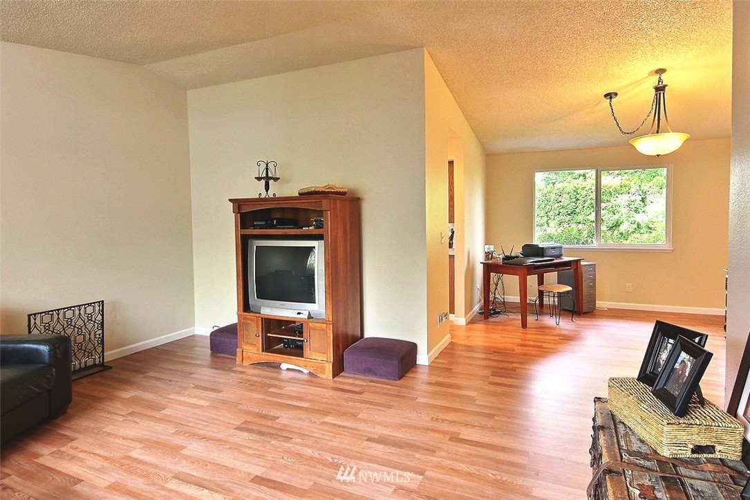 2316 Southeast 21st Street Renton, WA 98055 - Photo 4 of 19 Gallery Image 4