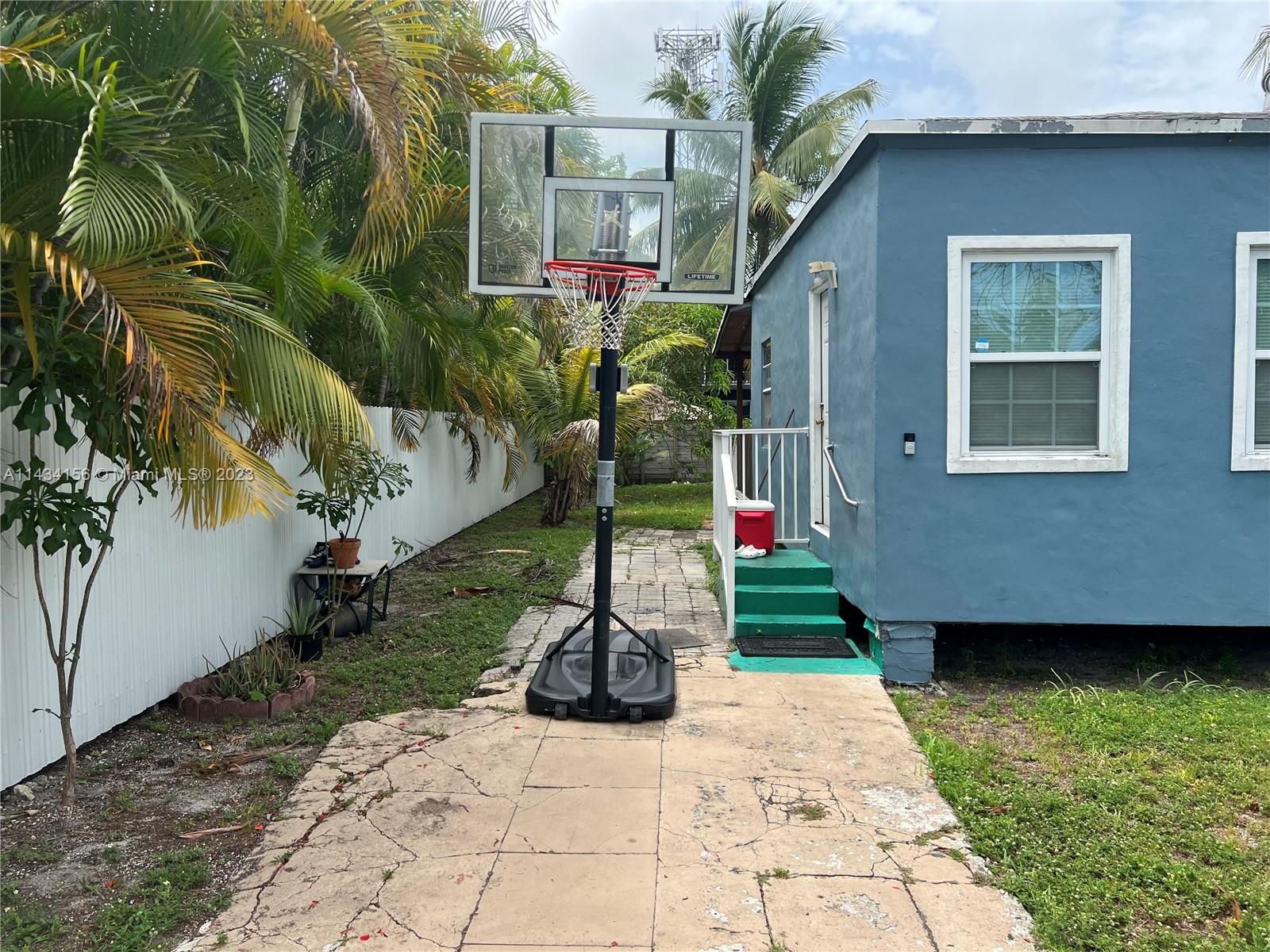 652 Northwest 28th Street Miami, FL 33127 - Photo 3 of 15 a house view with a garden space