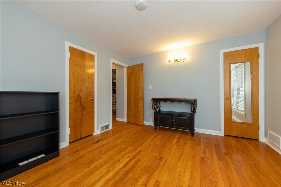 944 Richmond Road Cleveland, OH 44124 - Photo 14 of 32