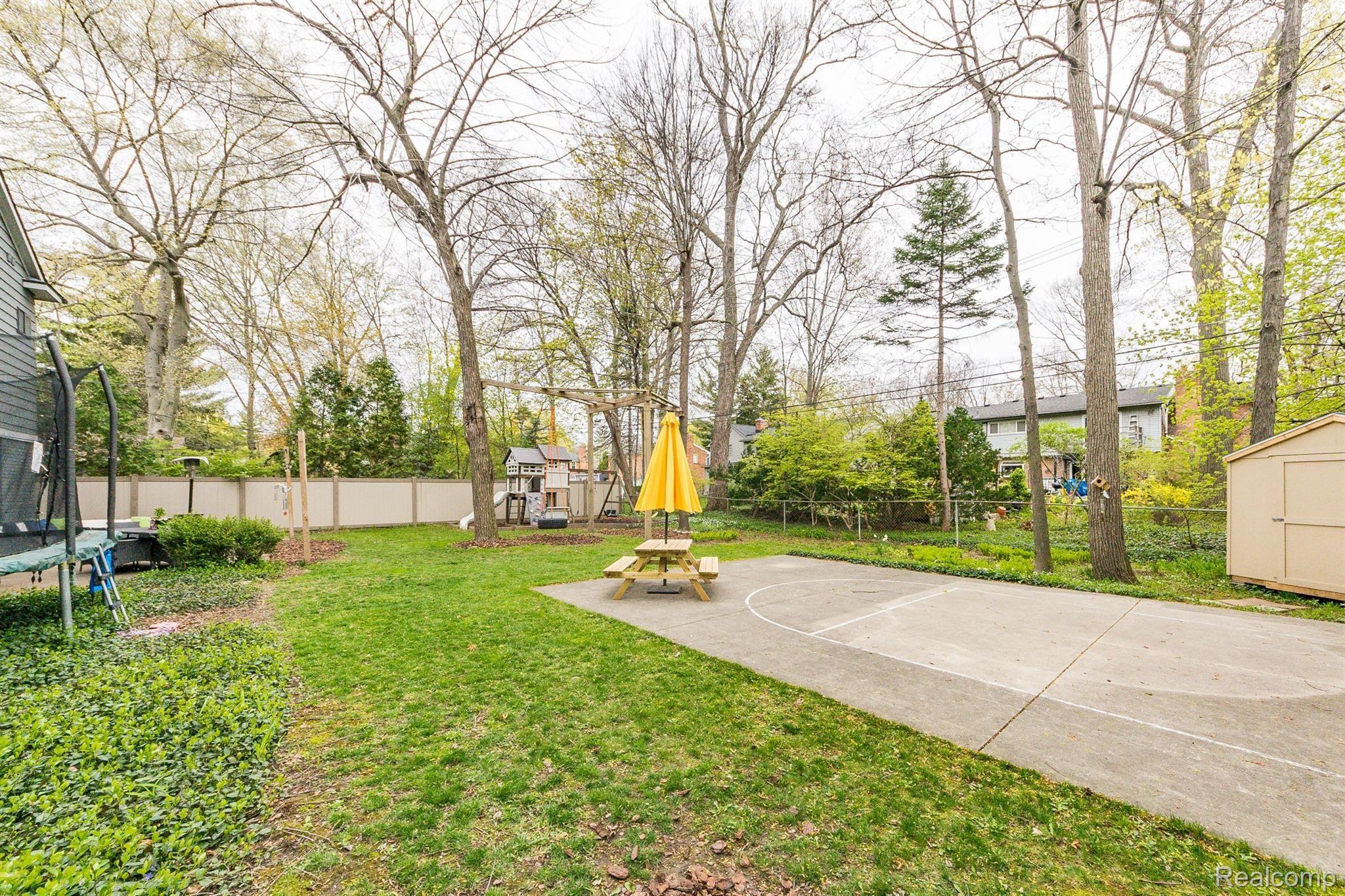 1823 Yorkshire Road Birmingham, MI 48009 - Photo 31 of 35 RF042021-145.jpg