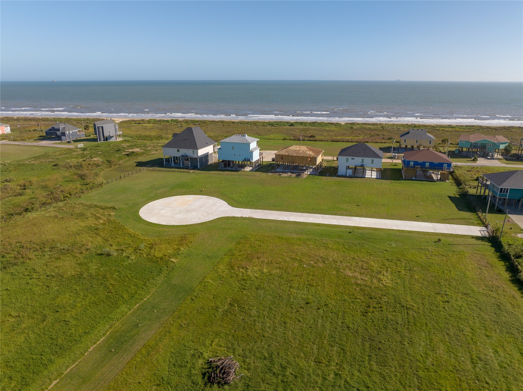 184 Ocean View Drive Crystal Beach, TX 77650 - Photo 5 of 14 a view of an ocean and beach