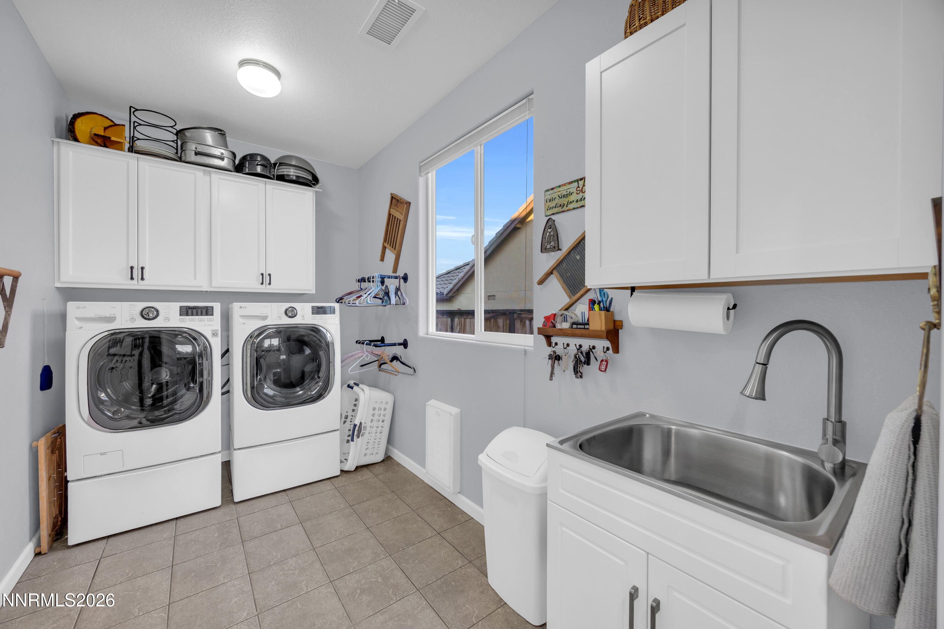 2823 Kimberlite Road Sparks, NV 89436 - Photo 11 of 33 Launry