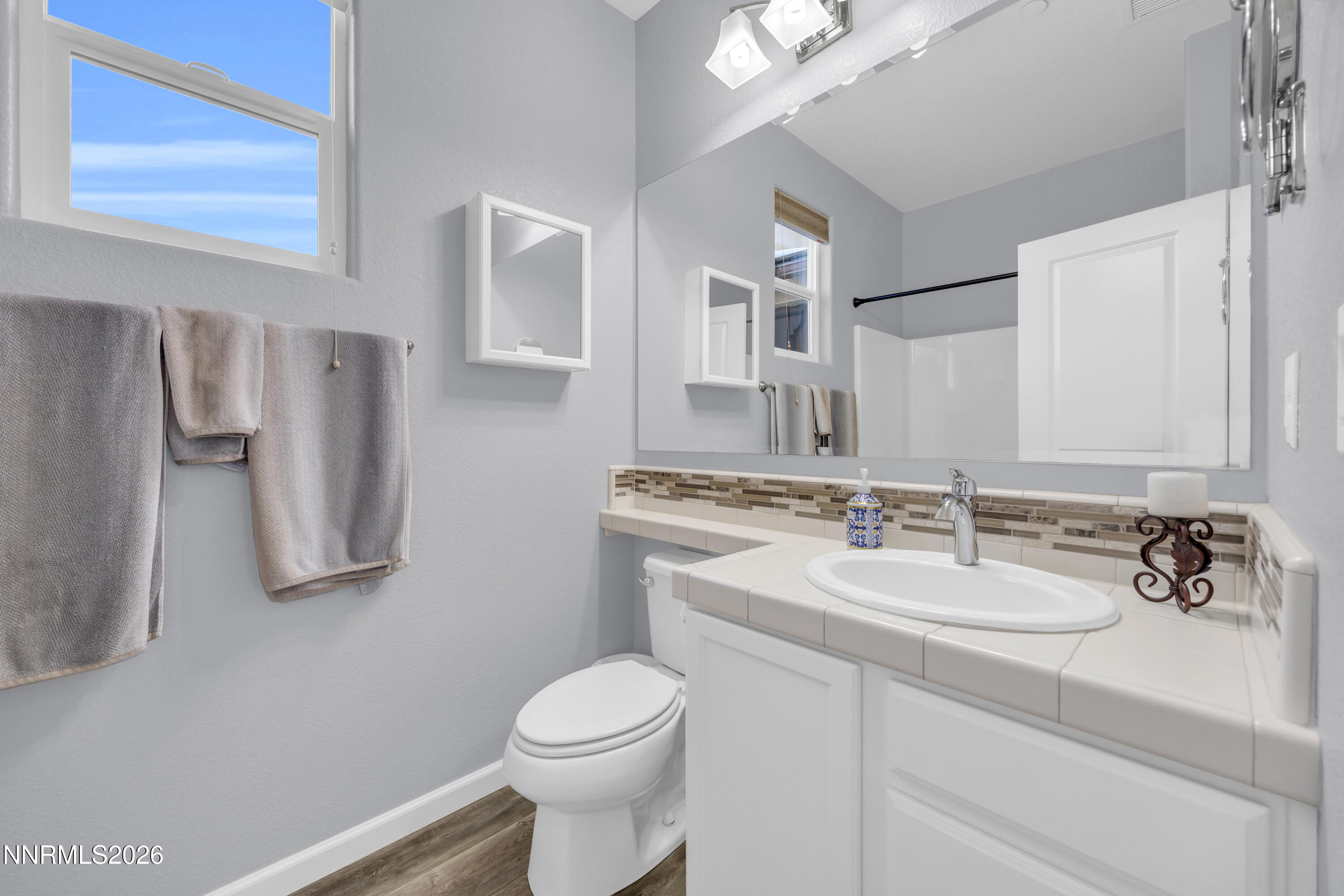 2823 Kimberlite Road Sparks, NV 89436 - Photo 24 of 33 Guest Bath