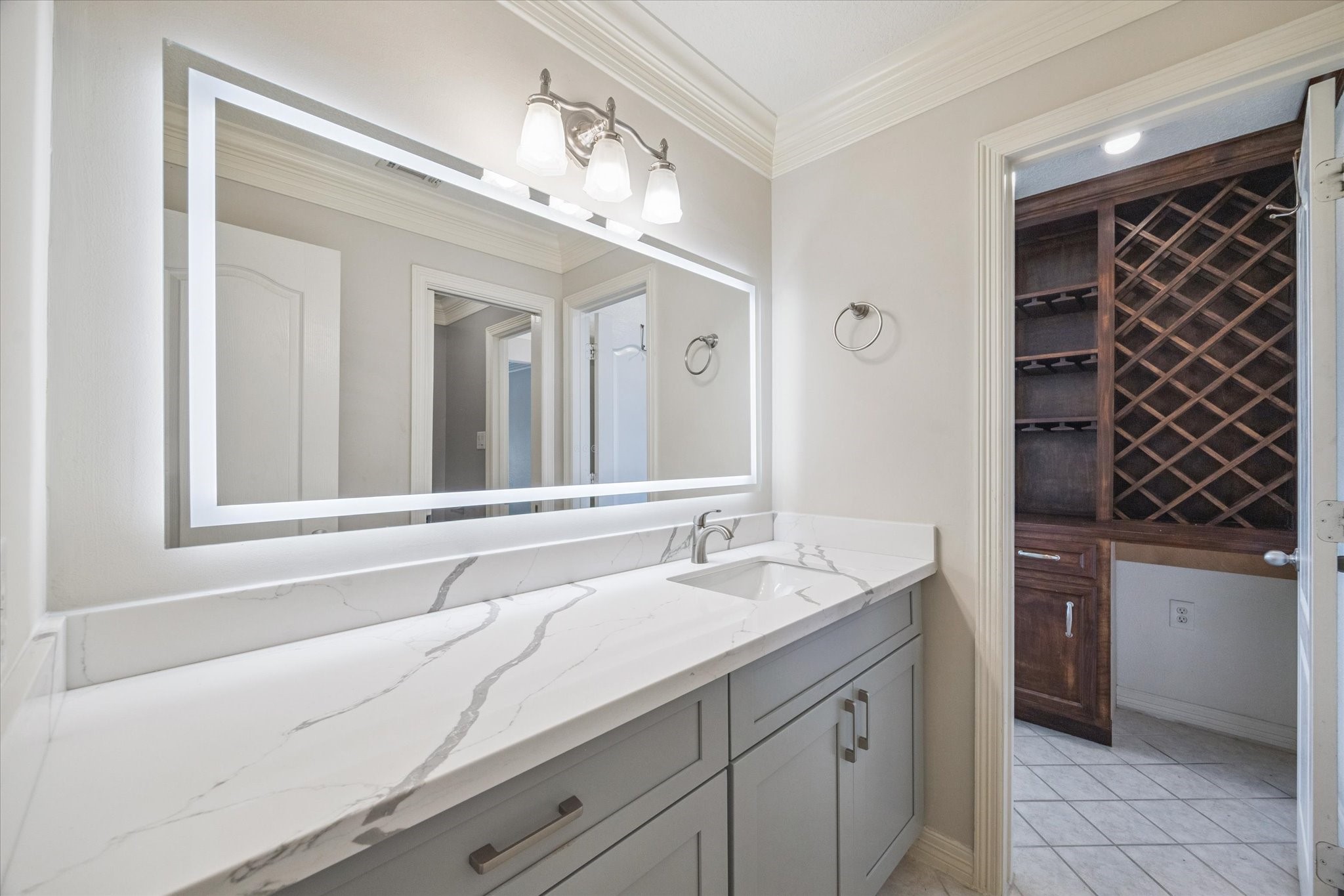 22522 Rippling Shore Court Katy, TX 77494 - Photo 34 of 41 a bathroom with a sink and a mirror
