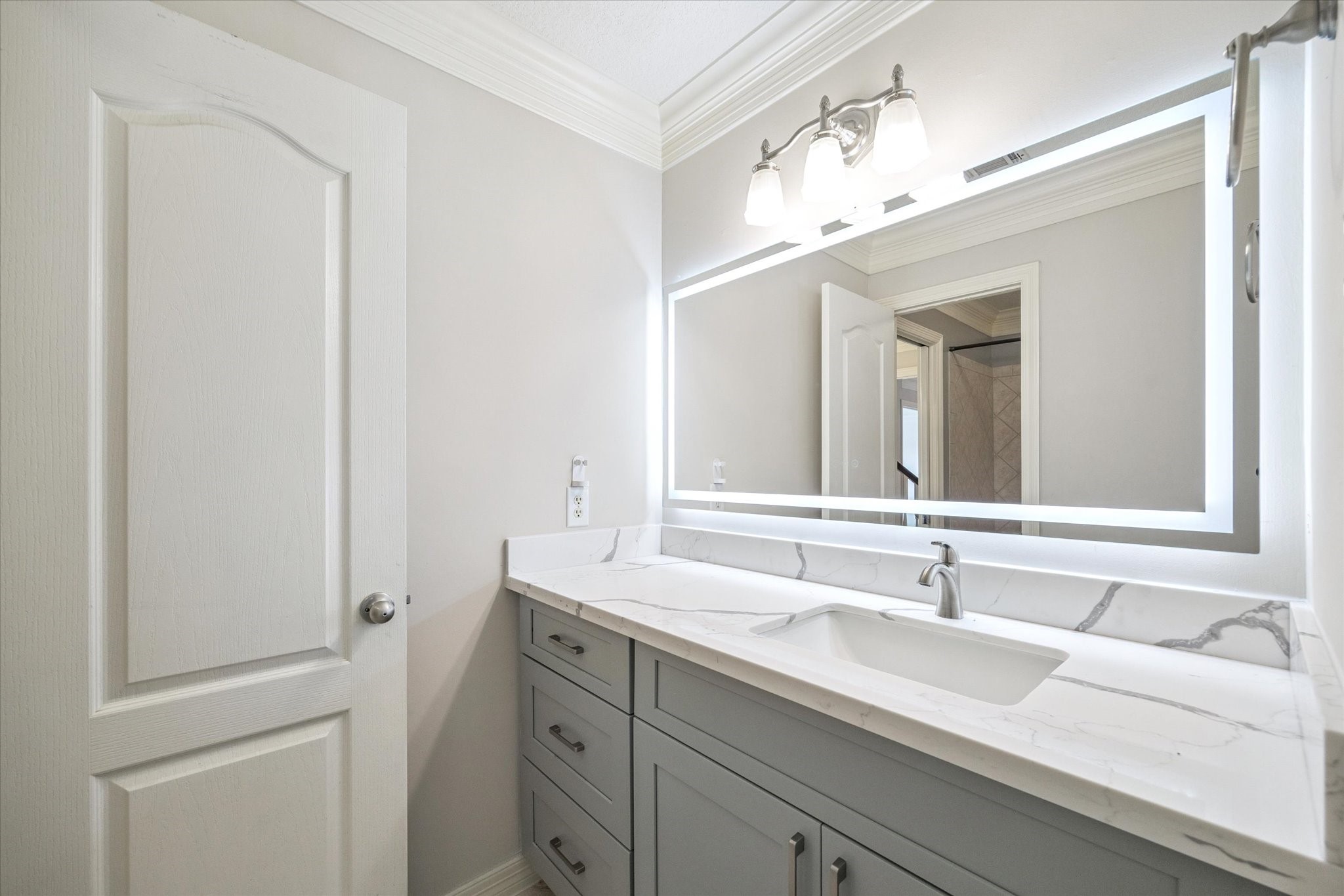 22522 Rippling Shore Court Katy, TX 77494 - Photo 36 of 41 a bathroom with a sink and a mirror