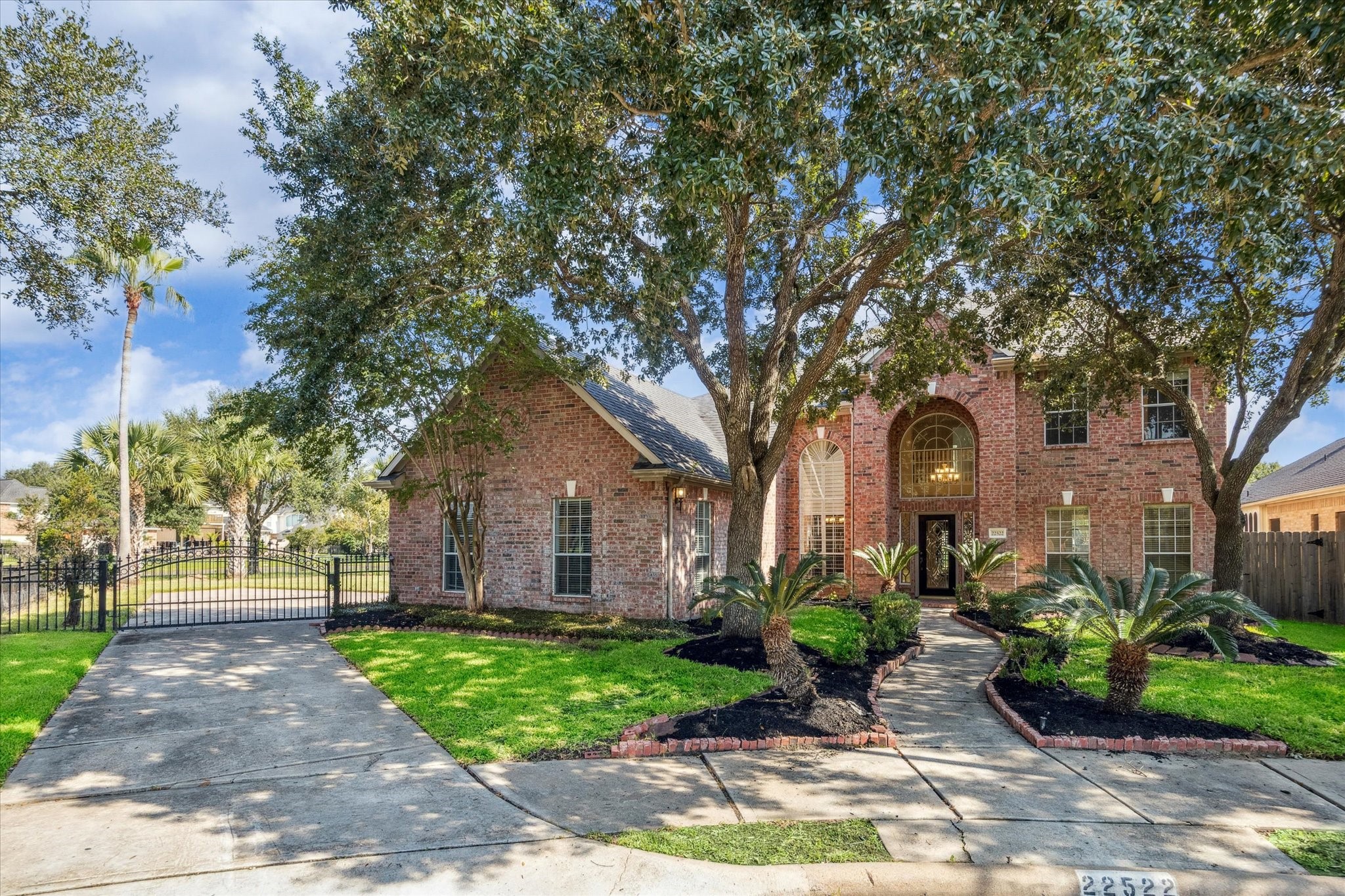22522 Rippling Shore Court Katy, TX 77494 - Photo 4 of 41 a front view of a house with garden