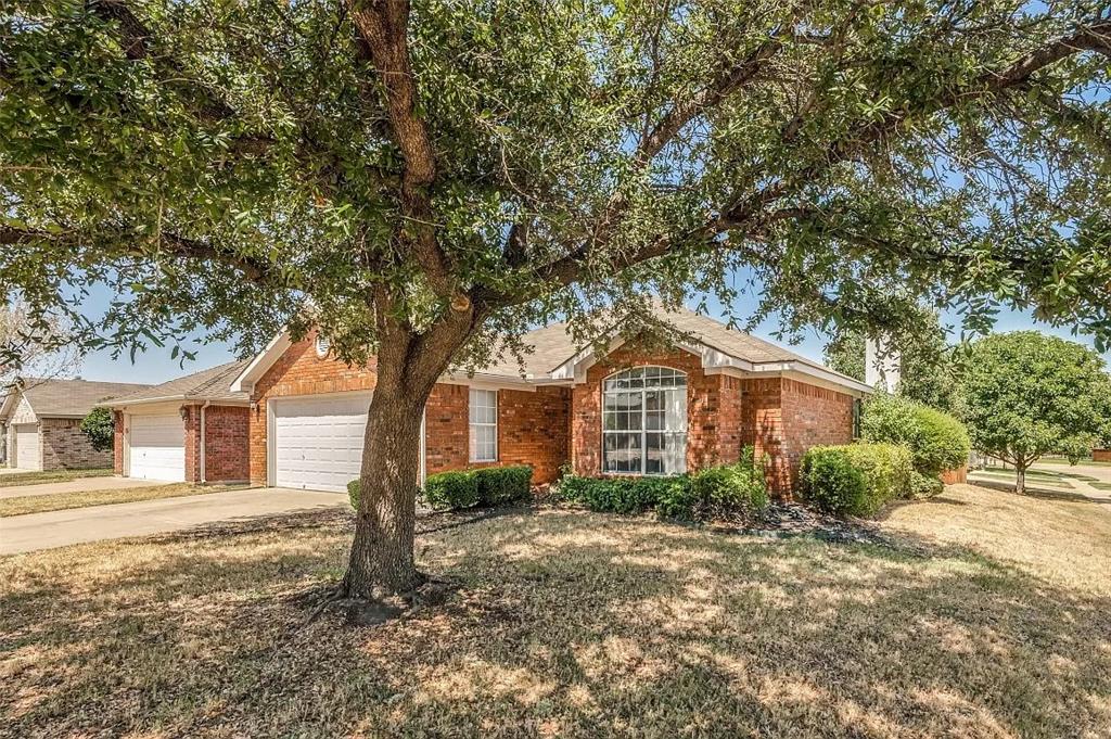 8641 Trinity Vista Trail Hurst, TX 76053 - Photo 2 of 15