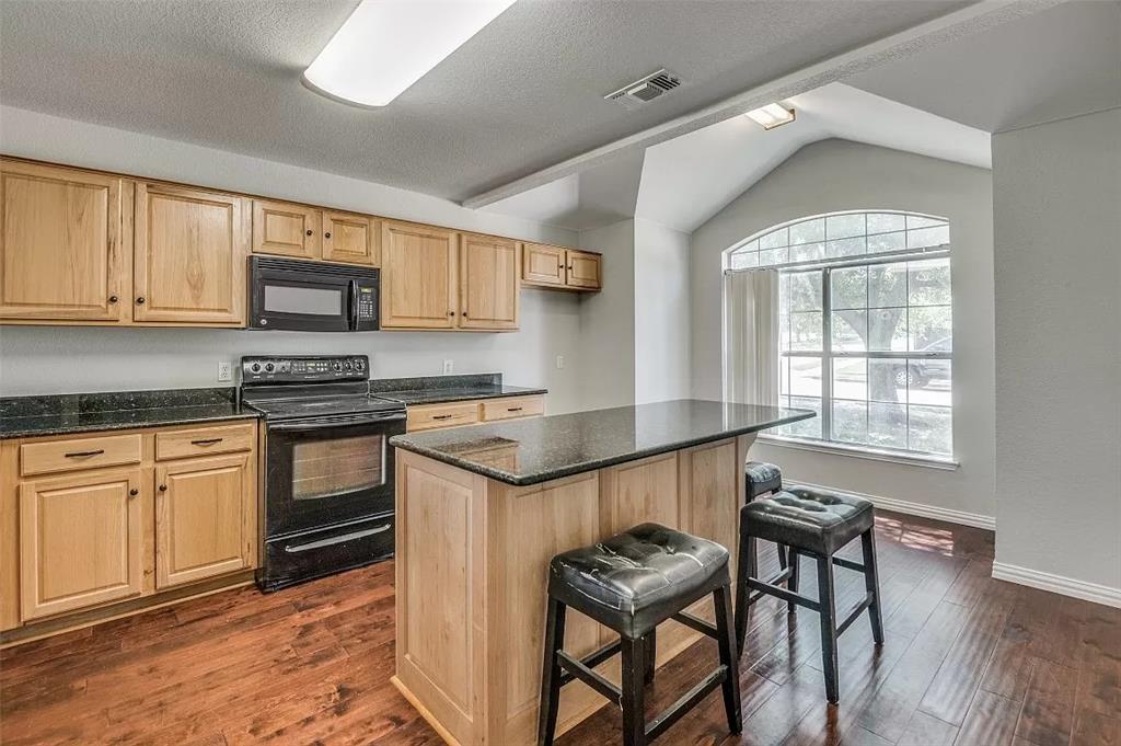 8641 Trinity Vista Trail Hurst, TX 76053 - Photo 4 of 15