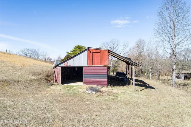 $347,500 | 102 Flat Rock Road, Deer Lodge, TN 37726