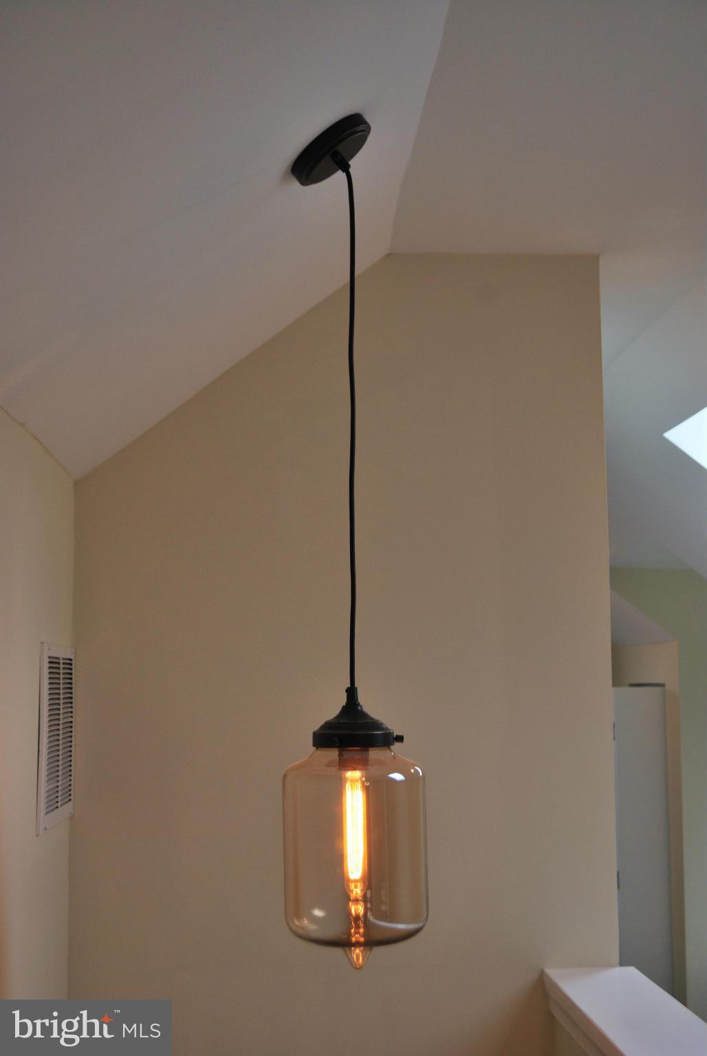3520 Hillsmere Road Baltimore, MD 21207 - Photo 9 of 23 Light