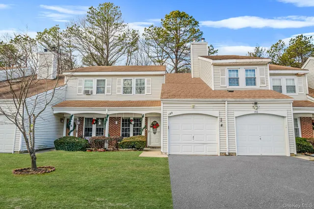 $429,000 | 189 Haddon Hollow Court, Middle Island, NY 11953