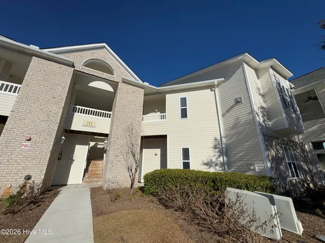 $1,550 | 211 Fullford Lane, Unit 204, Wilmington, NC 28412
