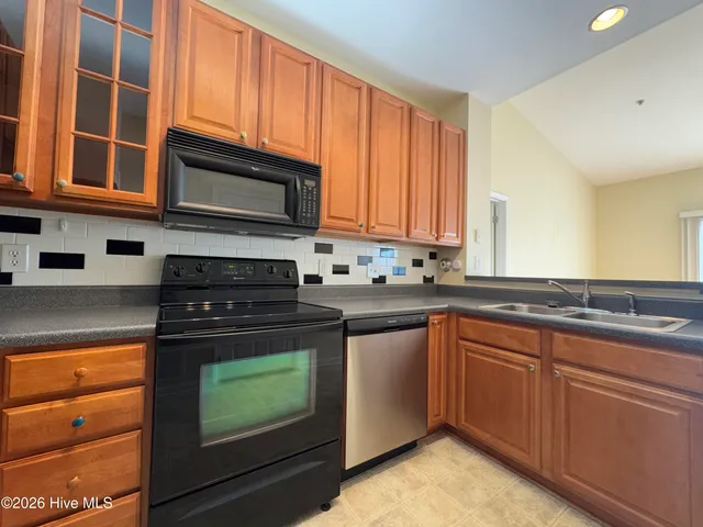 $1,550 | 211 Fullford Lane, Unit 204, Wilmington, NC 28412