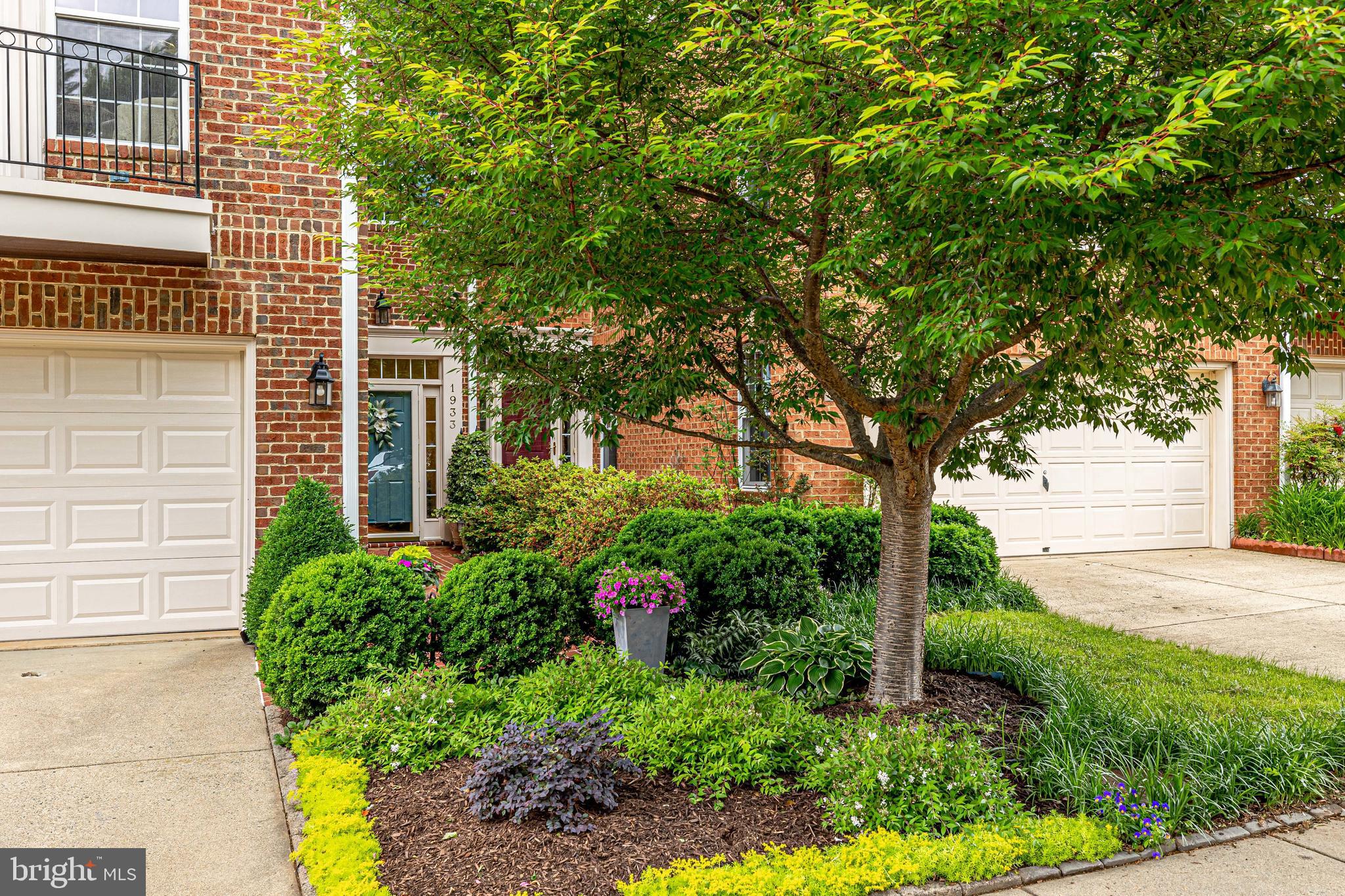1933 Logan Manor Drive Reston, VA 20190 - Photo 8 of 120 Thoughtfully Designed Landscaping