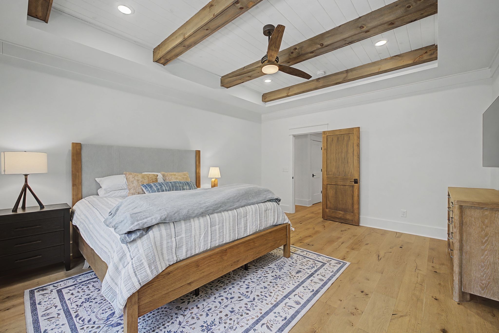 1863 Lake Louisa Loop Monteagle, TN 37356 - Photo 27 of 63 a bedroom with a bed lamp and a rug