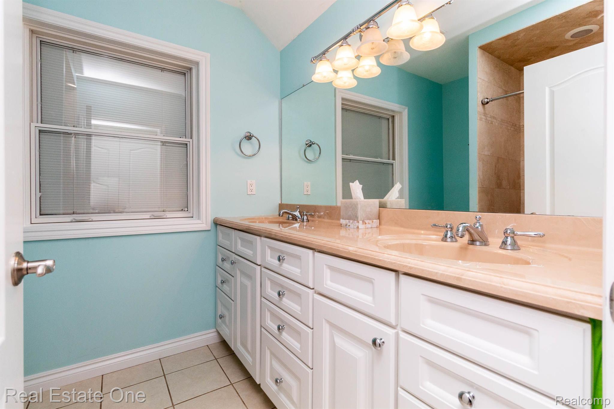 350 Nawakwa Road Rochester, MI 48307 - Photo 23 of 32 Gallery Image 23