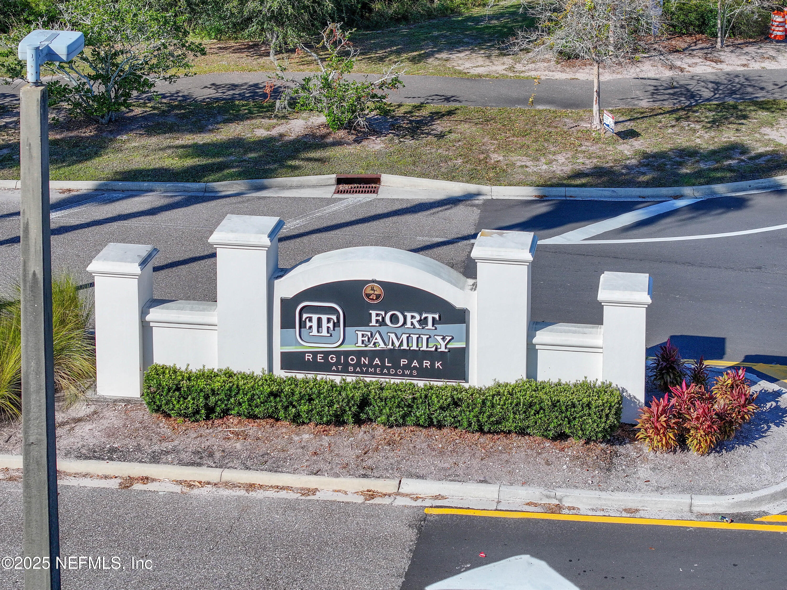 7990 Baymeadows Road East, Unit 2302 Jacksonville, FL 32256 - Photo 61 of 66 a sign that is on the side of a building