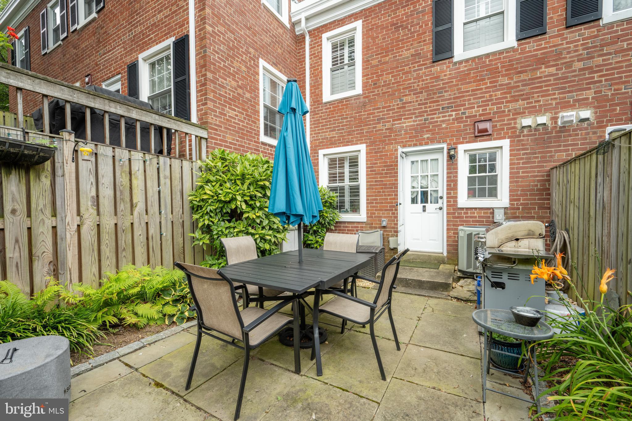 4205 32nd Road South Arlington, VA 22206 - Photo 6 of 40 OUTDOOR LIVING SPACE