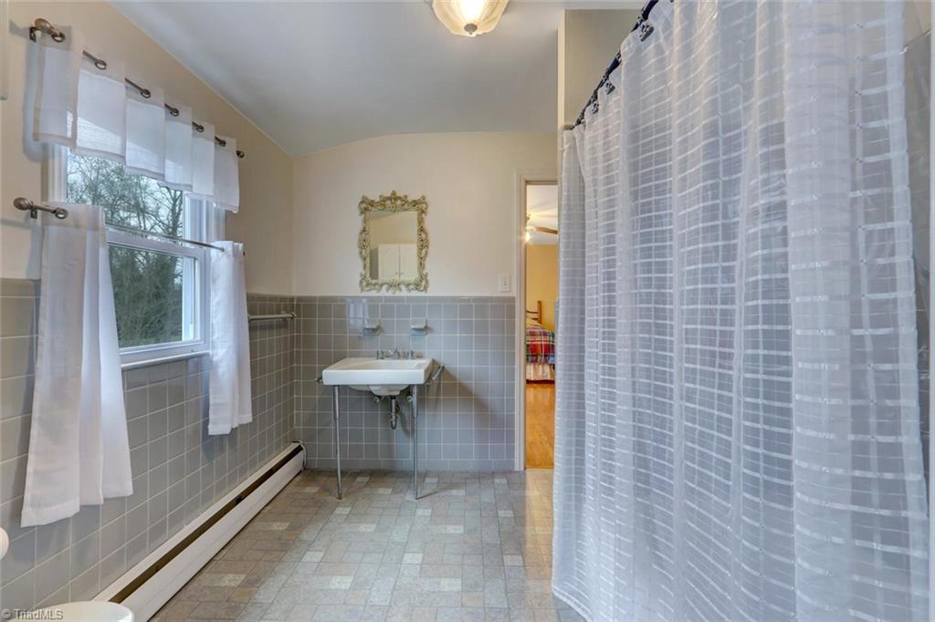 9500 Us Highway Ruffin, NC 27326 - Photo 24 of 41 2nd floor bathroom