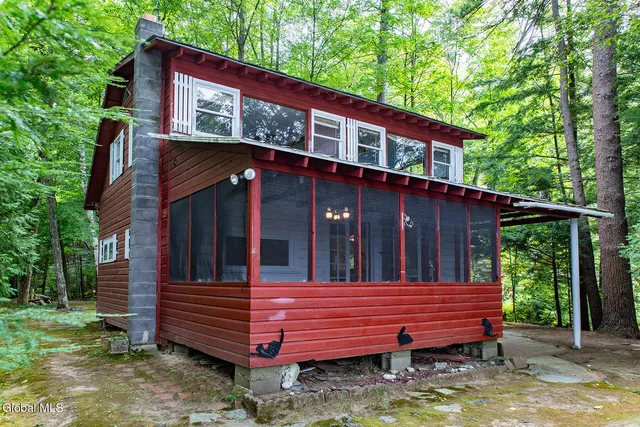 $345,000 | 29 Jackson Road, South Glens Falls, NY 12803