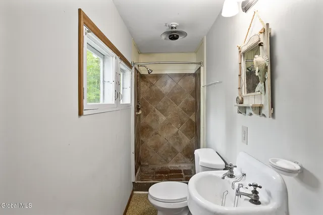 $345,000 | 29 Jackson Road, South Glens Falls, NY 12803