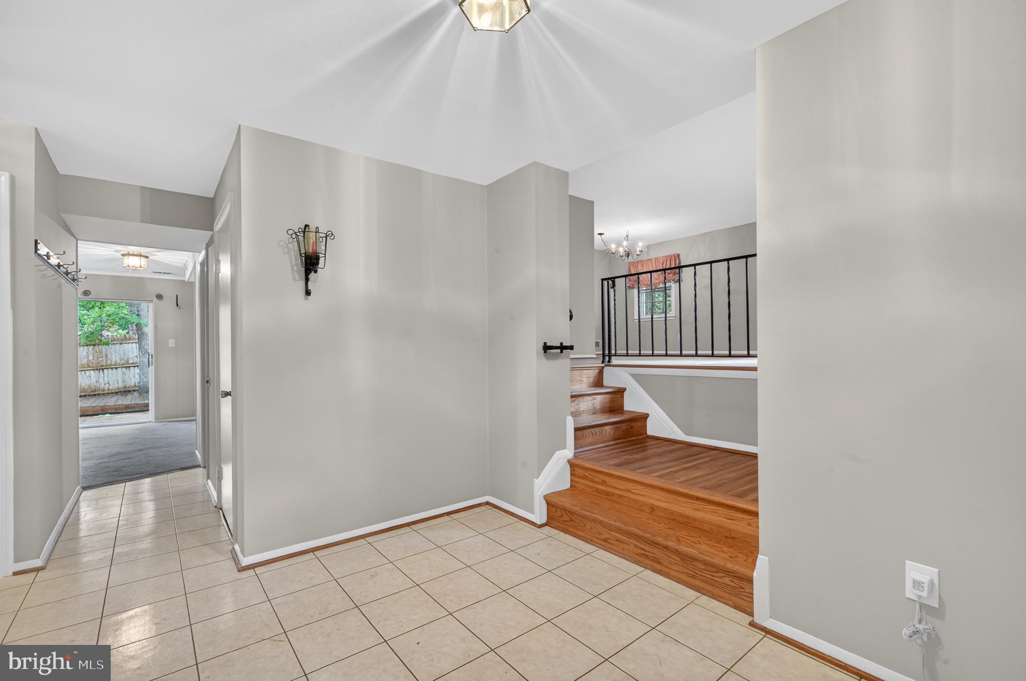 6118 Roxbury Avenue Springfield, VA 22152 - Photo 6 of 60