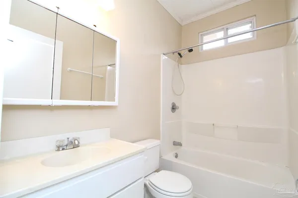 $1,975 | 1504 East Strong Street, Pensacola, FL 32501