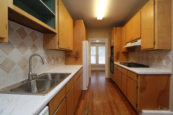$1,975 | 1504 East Strong Street, Pensacola, FL 32501