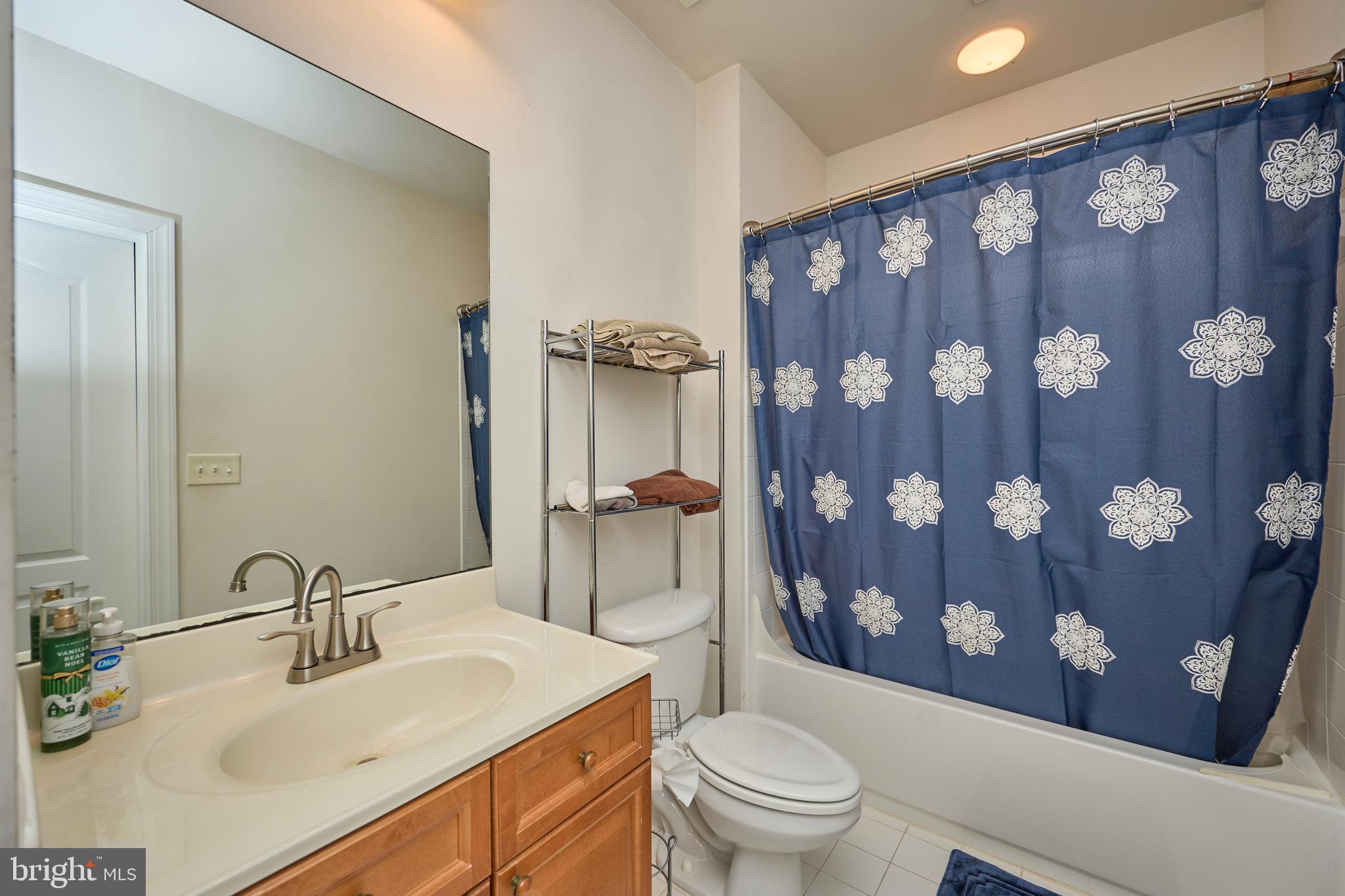 14431 Aden Road Nokesville, VA 20181 - Photo 30 of 38 Upstairs bathroom