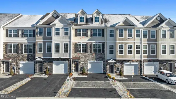 $454,900 | 84 Potomac Court, Prince Frederick, MD 20678