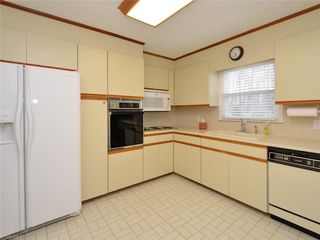 2675 Weymoth Road Winston-Salem, NC 27103 - Photo 6 of 22 Gallery Image 6