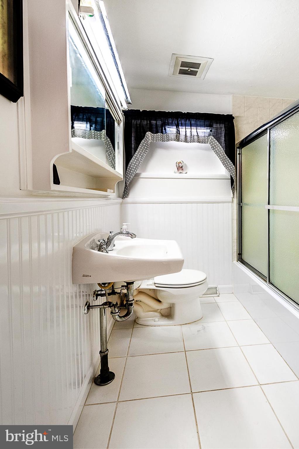 208 Kingsley Road Cherry Hill, NJ 08034 - Photo 22 of 27 Full Bath (Hall)