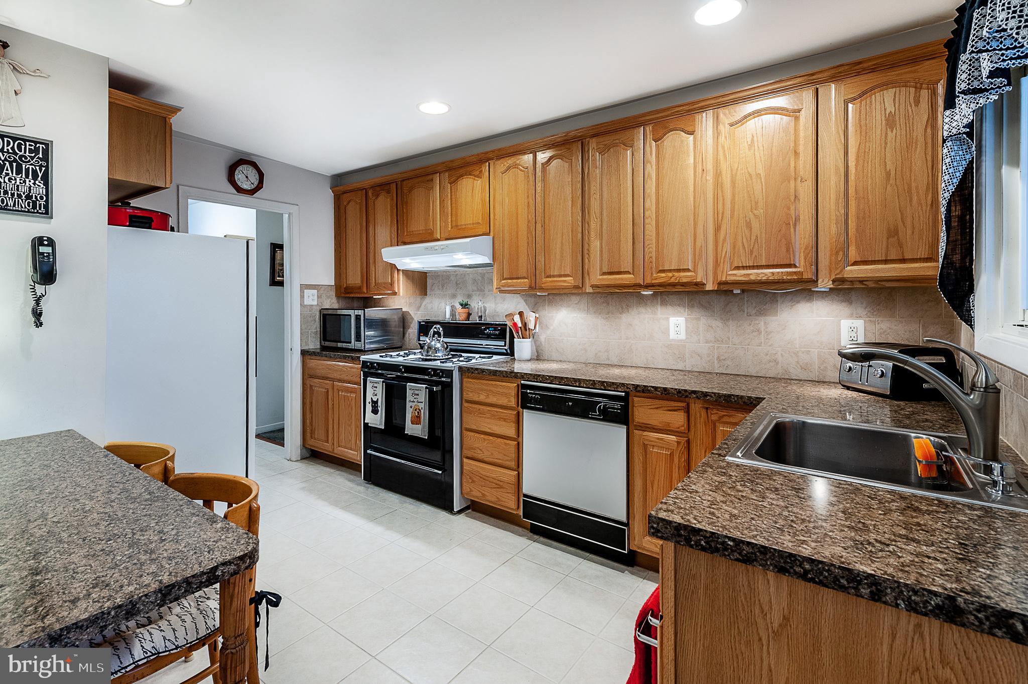 208 Kingsley Road Cherry Hill, NJ 08034 - Photo 8 of 27 Kitchen