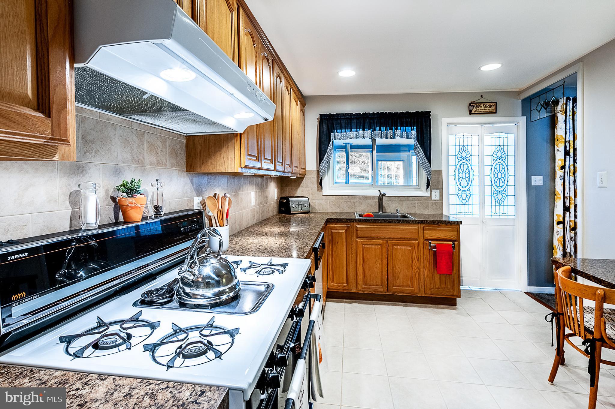 208 Kingsley Road Cherry Hill, NJ 08034 - Photo 9 of 27 Kitchen