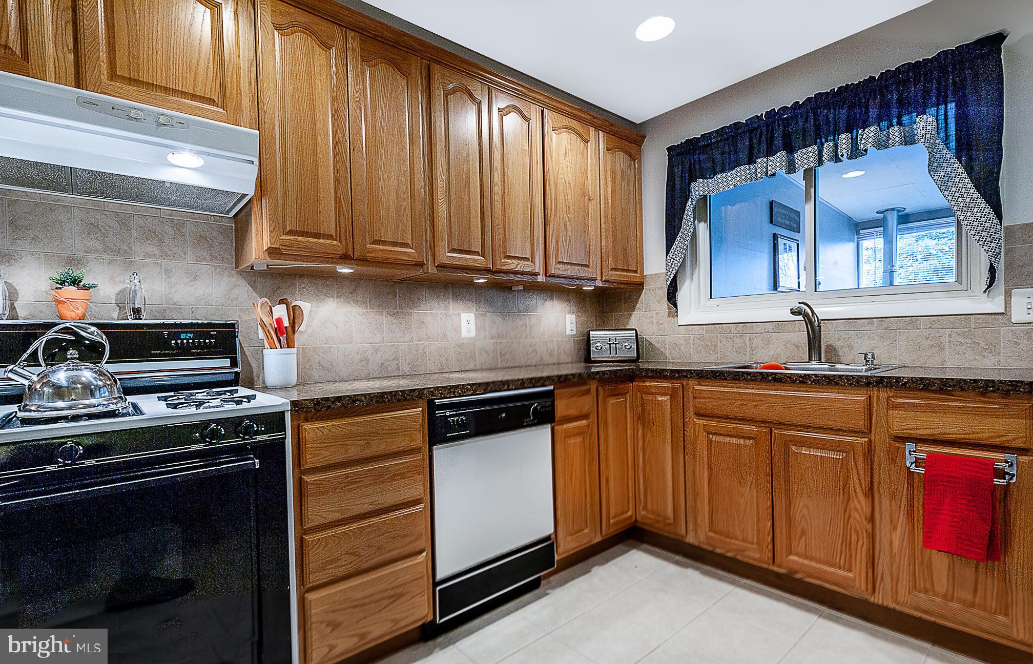 208 Kingsley Road Cherry Hill, NJ 08034 - Photo 10 of 27 Kitchen