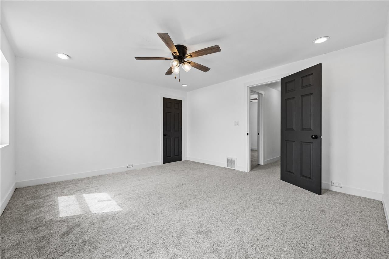 2230 Mt Vernon Road Southeast Cedar Rapids, IA 52403 - Photo 12 of 19 Gallery Image 12