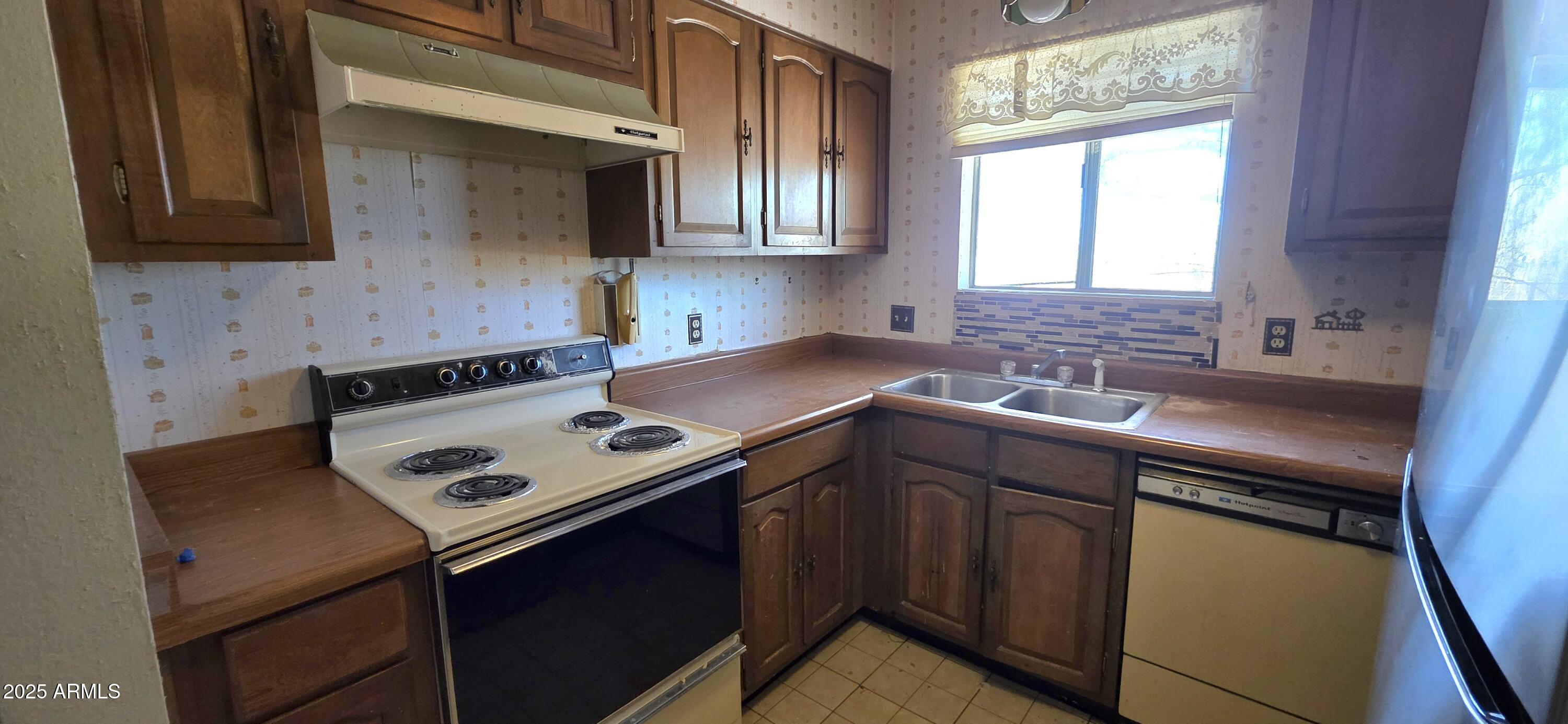 219 North Ford Street Pearce, AZ 85625 - Photo 7 of 27 219 North Ford Street