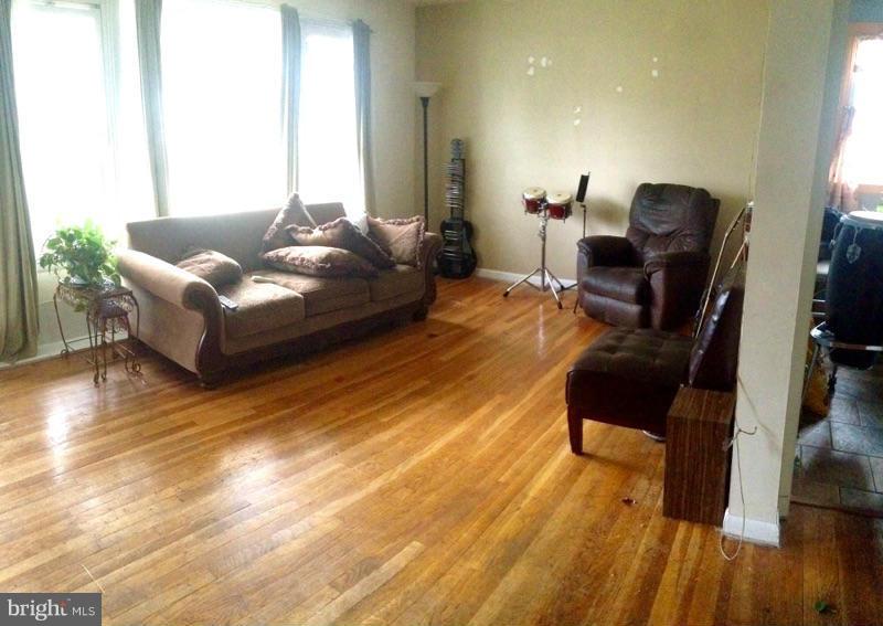 2406 Harwood Road Baltimore, MD 21234 - Photo 2 of 17 Living Room