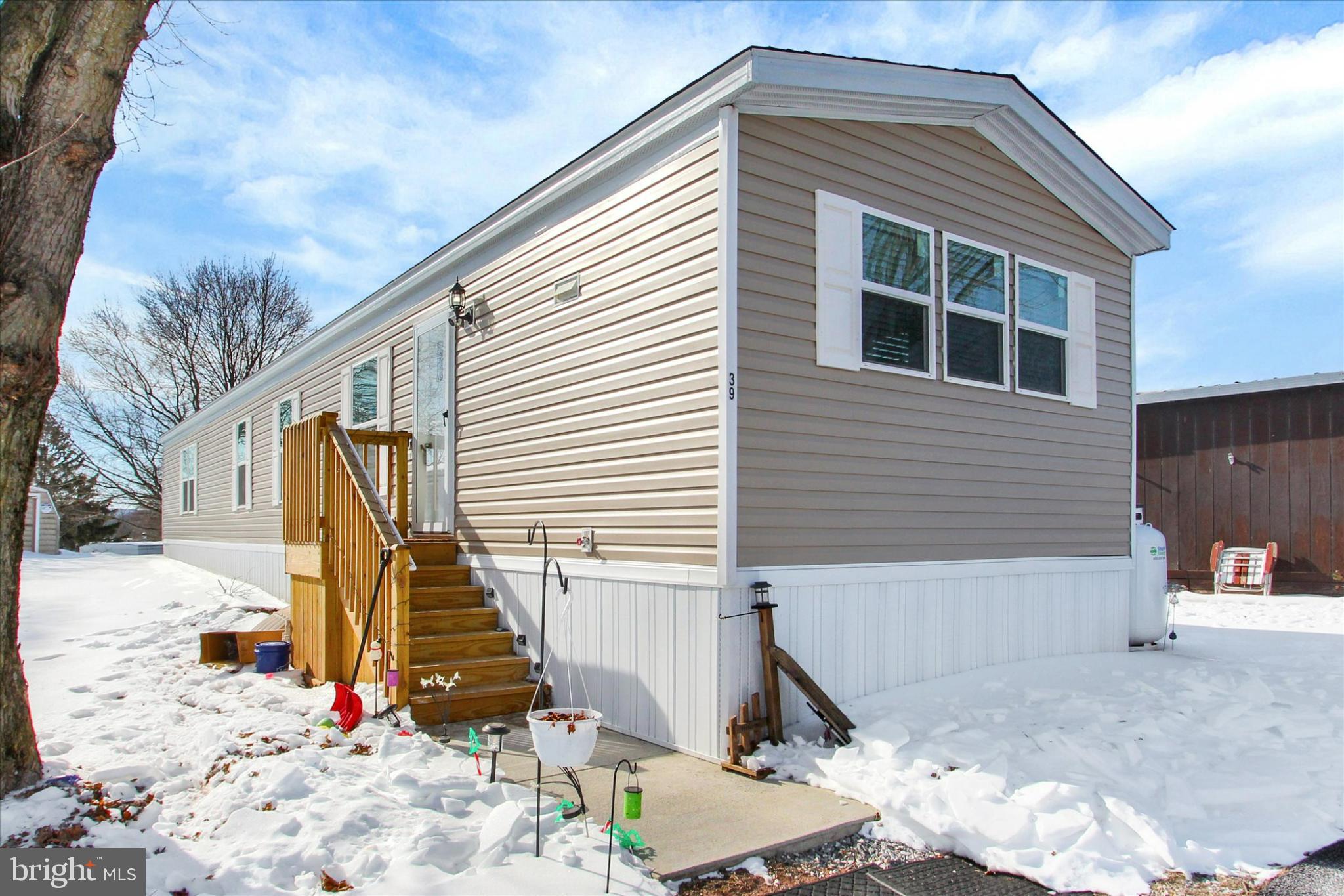 Almost new in Thomasville Commons