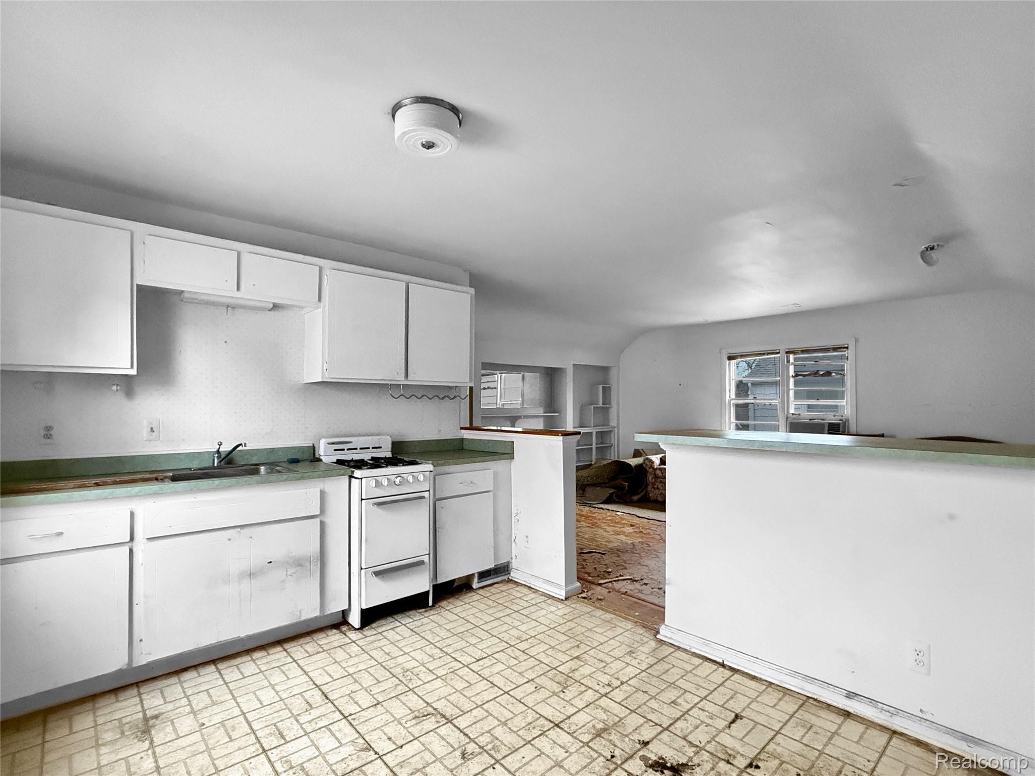 1768 Hampton Road Grosse Pointe, MI 48236 - Photo 18 of 46 7139cf823d8d7cd14bddfa0856845ad19e6f7320.jpeg