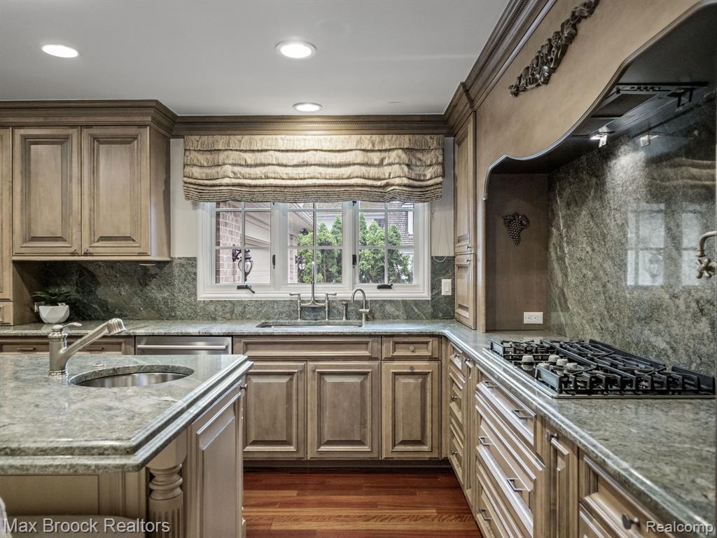 350 Shirley Road Birmingham, MI 48009 - Photo 16 of 60